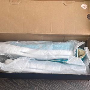 Brand new CONVERSE hi tops